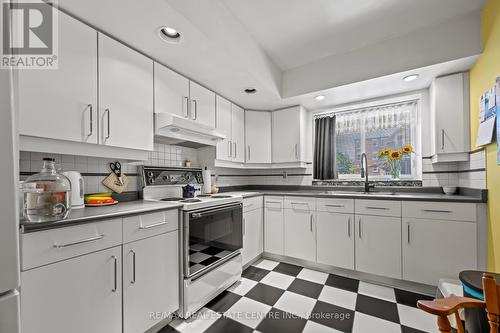 5024 Stamford Street, Niagara Falls, ON - Indoor Photo Showing Kitchen