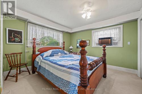 5024 Stamford Street, Niagara Falls, ON - Indoor Photo Showing Bedroom