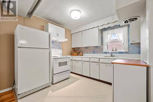 5024 Stamford Street, Niagara Falls, ON - Indoor Photo Showing Kitchen