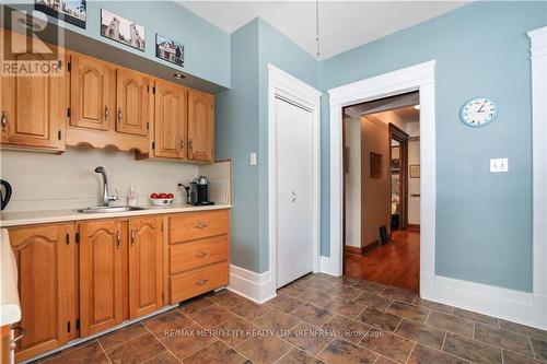 258 Plaunt Street S, Renfrew, ON - Indoor Photo Showing Kitchen