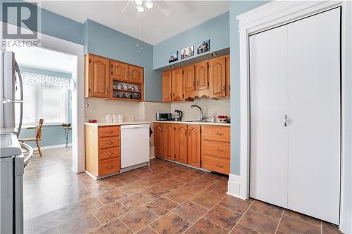 258 Plaunt Street S, Renfrew, ON - Indoor Photo Showing Kitchen