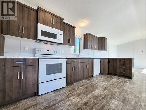 80 684 North Fraser Road, Quesnel, BC - Indoor Photo Showing Kitchen