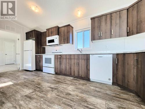 80 684 North Fraser Road, Quesnel, BC - Indoor Photo Showing Kitchen