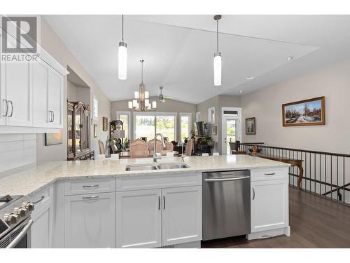 1836 Tower Ranch Boulevard Unit# 37, Kelowna, BC - Indoor Photo Showing Kitchen With Double Sink With Upgraded Kitchen