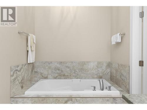 1836 Tower Ranch Boulevard Unit# 37, Kelowna, BC - Indoor Photo Showing Bathroom