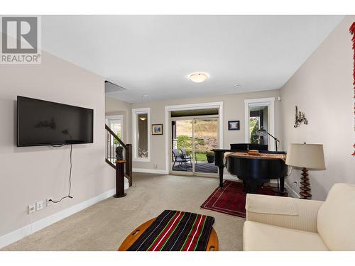 1836 Tower Ranch Boulevard Unit# 37, Kelowna, BC - Indoor Photo Showing Living Room