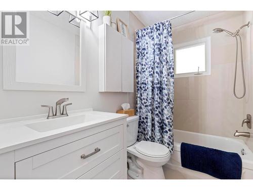 767 Jones Street, Kelowna, BC - Indoor Photo Showing Bathroom