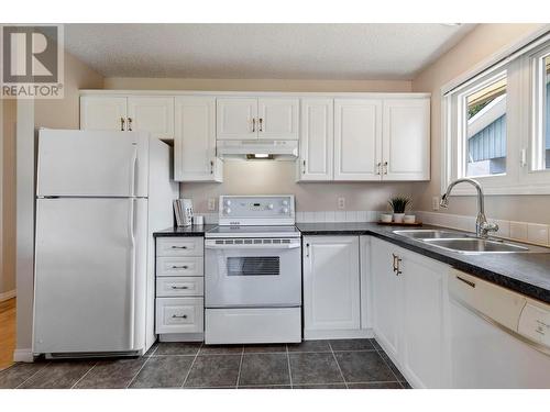 767 Jones Street, Kelowna, BC - Indoor Photo Showing Kitchen With Double Sink