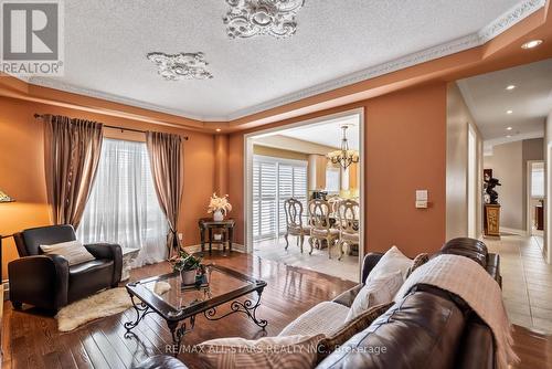 125 Second Avenue, Uxbridge, ON - Indoor Photo Showing Living Room