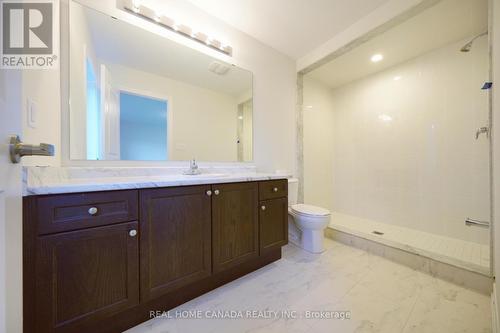 24 Durham Avenue, Barrie, ON - Indoor Photo Showing Bathroom