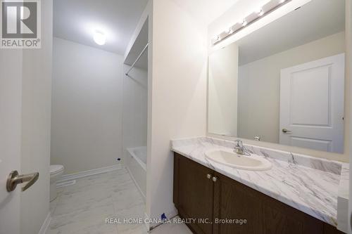 24 Durham Avenue, Barrie, ON - Indoor Photo Showing Bathroom