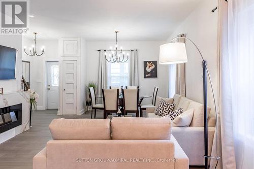 97 Laclie Street, Orillia, ON - Indoor Photo Showing Living Room