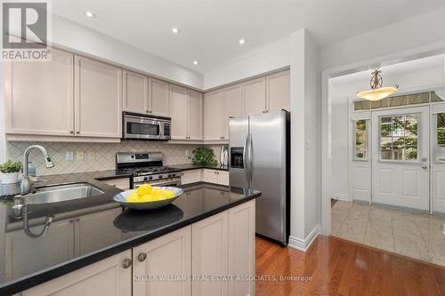 224 - 60 Rosewood Avenue, Mississauga, ON - Indoor Photo Showing Kitchen