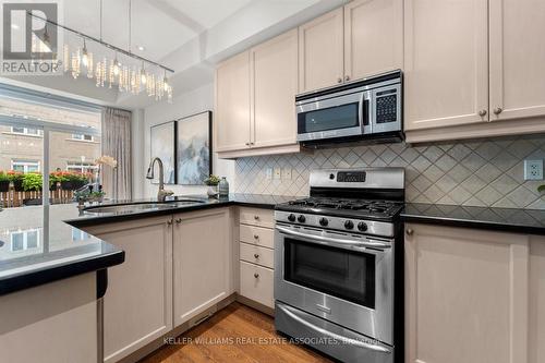 224 - 60 Rosewood Avenue, Mississauga (Port Credit), ON - Indoor Photo Showing Kitchen