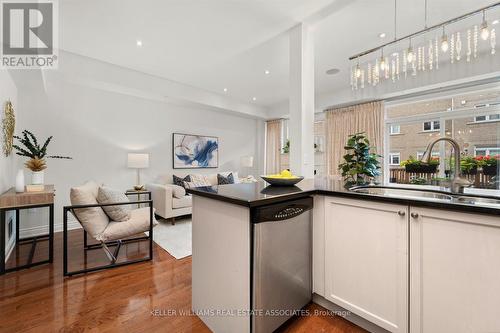 224 - 60 Rosewood Avenue, Mississauga, ON - Indoor Photo Showing Kitchen