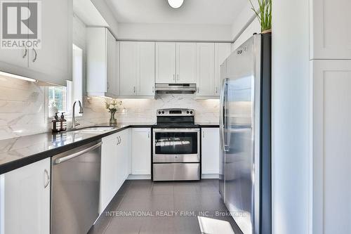 5 - 1123 Haig Boulevard, Mississauga (Lakeview), ON - Indoor Photo Showing Kitchen With Upgraded Kitchen