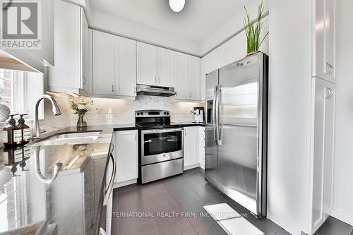 5 - 1123 Haig Boulevard, Mississauga (Lakeview), ON - Indoor Photo Showing Kitchen With Upgraded Kitchen