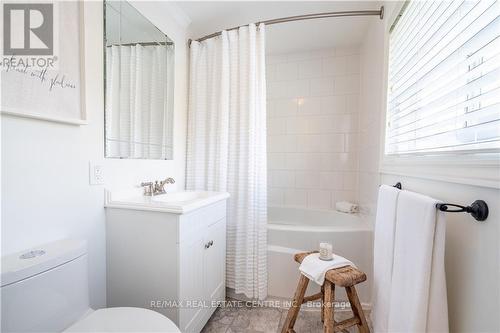 431 Patricia Drive, Burlington (Lasalle), ON - Indoor Photo Showing Bathroom