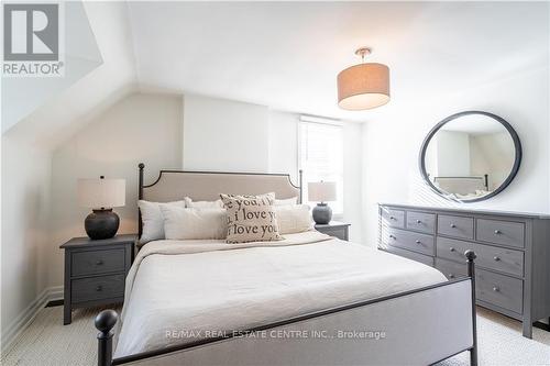 431 Patricia Drive, Burlington (Lasalle), ON - Indoor Photo Showing Bedroom