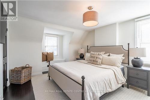 431 Patricia Drive, Burlington (Lasalle), ON - Indoor Photo Showing Bedroom