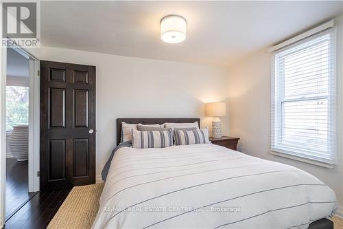 431 Patricia Drive, Burlington (Lasalle), ON - Indoor Photo Showing Bedroom