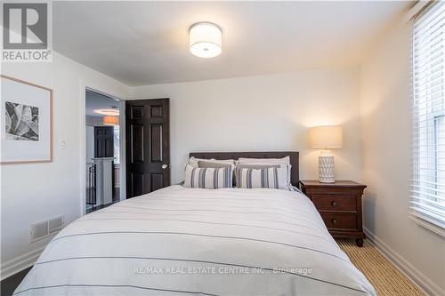 431 Patricia Drive, Burlington (Lasalle), ON - Indoor Photo Showing Bedroom