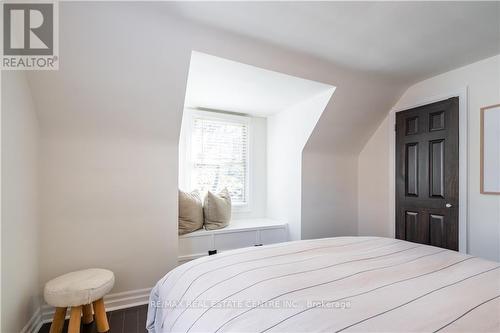 431 Patricia Drive, Burlington (Lasalle), ON - Indoor Photo Showing Bedroom