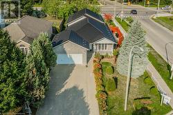 3 DINEEN Court  Kitchener, ON N2B 3X3