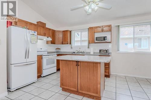 3 Dineen Court, Kitchener, ON - Indoor Photo Showing Kitchen