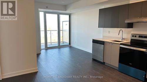 B610 - 3200 Dakota Common Road, Burlington, ON - Indoor Photo Showing Kitchen