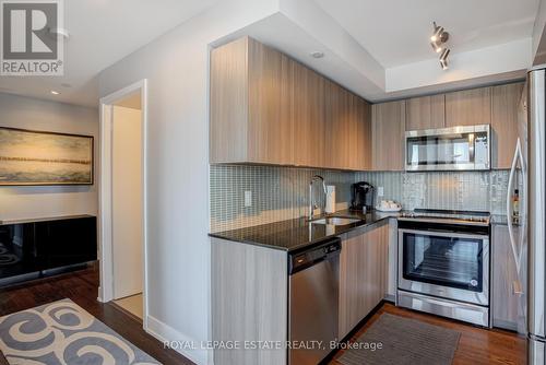 1123 - 30 Shore Breeze Drive, Toronto (Mimico), ON - Indoor Photo Showing Kitchen