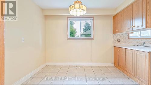 39 Hackmore Avenue, Toronto (Elms-Old Rexdale), ON - Indoor Photo Showing Kitchen