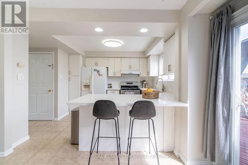 3104 Harold Sheard Drive, Mississauga, ON - Indoor Photo Showing Kitchen