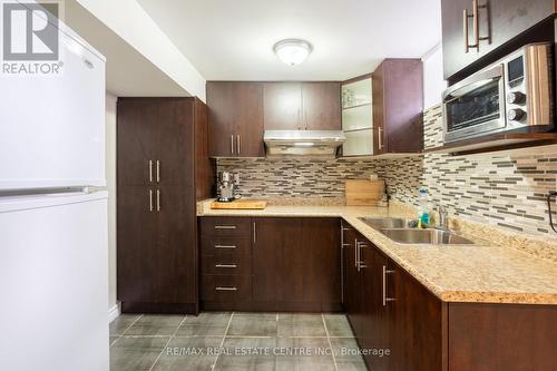 3104 Harold Sheard Drive, Mississauga (Malton), ON - Indoor Photo Showing Kitchen With Double Sink With Upgraded Kitchen