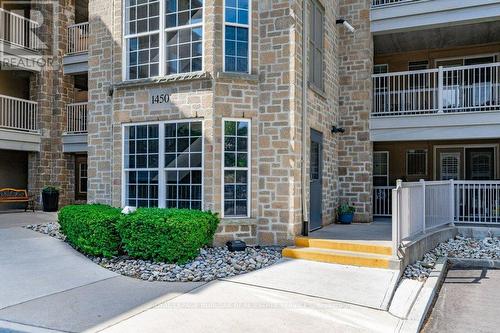 101 - 1450 Bishops Gate, Oakville (Glen Abbey), ON - Outdoor With Balcony With Facade