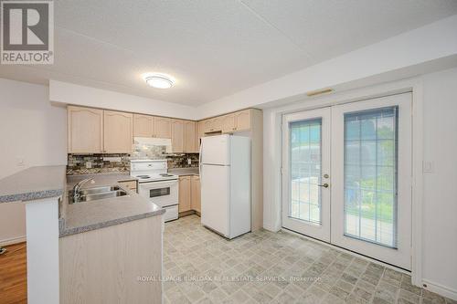 101 - 1450 Bishops Gate, Oakville (Glen Abbey), ON - Indoor Photo Showing Kitchen With Double Sink