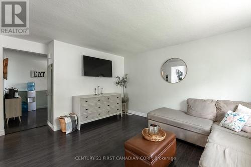 157 Locust Street, St. Thomas, ON - Indoor Photo Showing Living Room