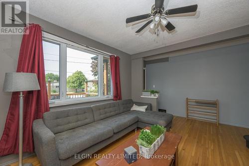 27 Fairview Avenue, St. Thomas, ON - Indoor Photo Showing Living Room