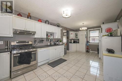 27 Fairview Avenue, St. Thomas, ON - Indoor Photo Showing Kitchen