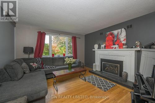 27 Fairview Avenue, St. Thomas, ON - Indoor Photo Showing Living Room With Fireplace