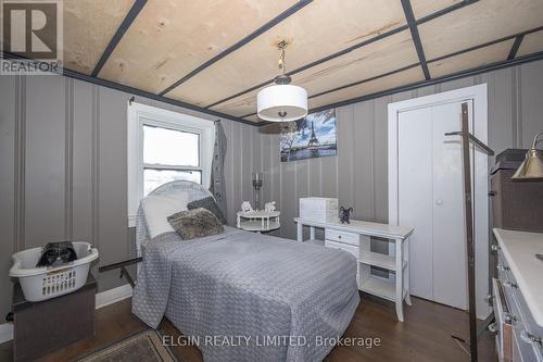 27 Fairview Avenue, St. Thomas, ON - Indoor Photo Showing Bedroom