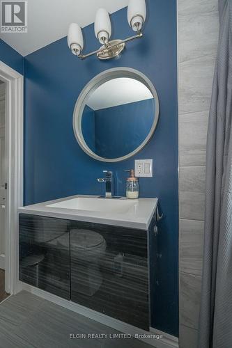 27 Fairview Avenue, St. Thomas, ON - Indoor Photo Showing Bathroom