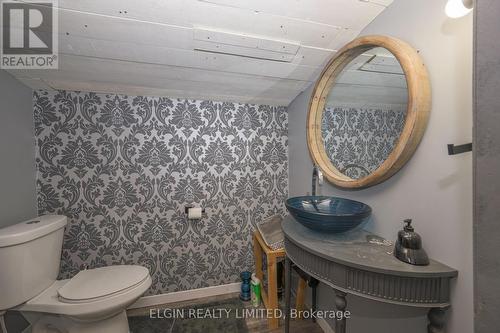 27 Fairview Avenue, St. Thomas, ON - Indoor Photo Showing Bathroom