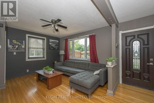 27 Fairview Avenue, St. Thomas, ON - Indoor Photo Showing Living Room