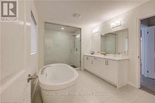 18 Elliot Avenue E, Centre Wellington (Fergus), ON - Indoor Photo Showing Bathroom