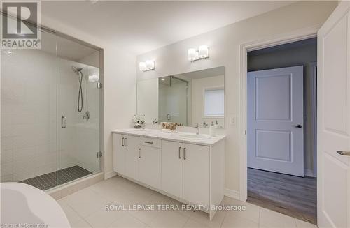 18 Elliot Avenue E, Centre Wellington (Fergus), ON - Indoor Photo Showing Bathroom