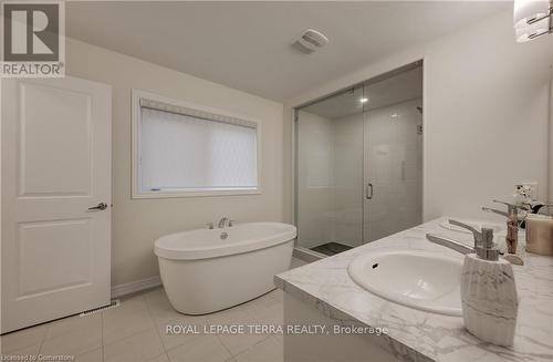 18 Elliot Avenue E, Centre Wellington (Fergus), ON - Indoor Photo Showing Bathroom