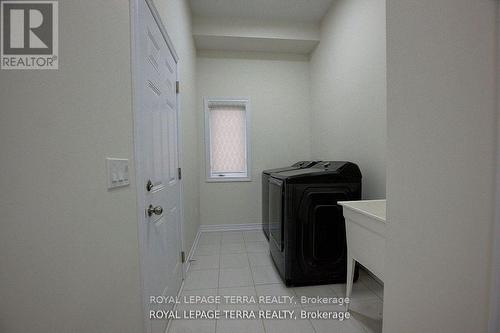 18 Elliot Avenue E, Centre Wellington (Fergus), ON - Indoor Photo Showing Other Room