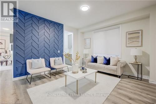 18 Elliot Avenue E, Centre Wellington (Fergus), ON - Indoor Photo Showing Living Room