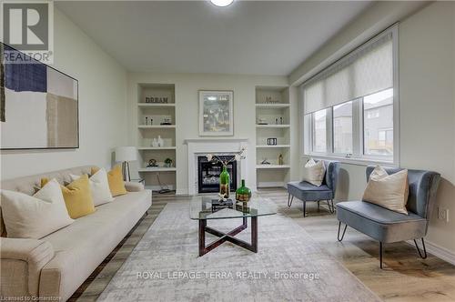 18 Elliot Avenue E, Centre Wellington (Fergus), ON - Indoor Photo Showing Living Room With Fireplace